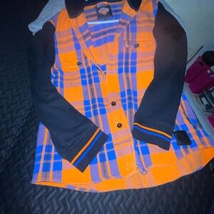 **EXPRESS MENS NY** 

NY Knicks Button up Flannel with hood